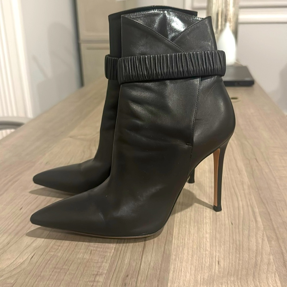 Gianvito Rossi 38.5 ( size 8 to 8.5) high heel leather ankle boot.